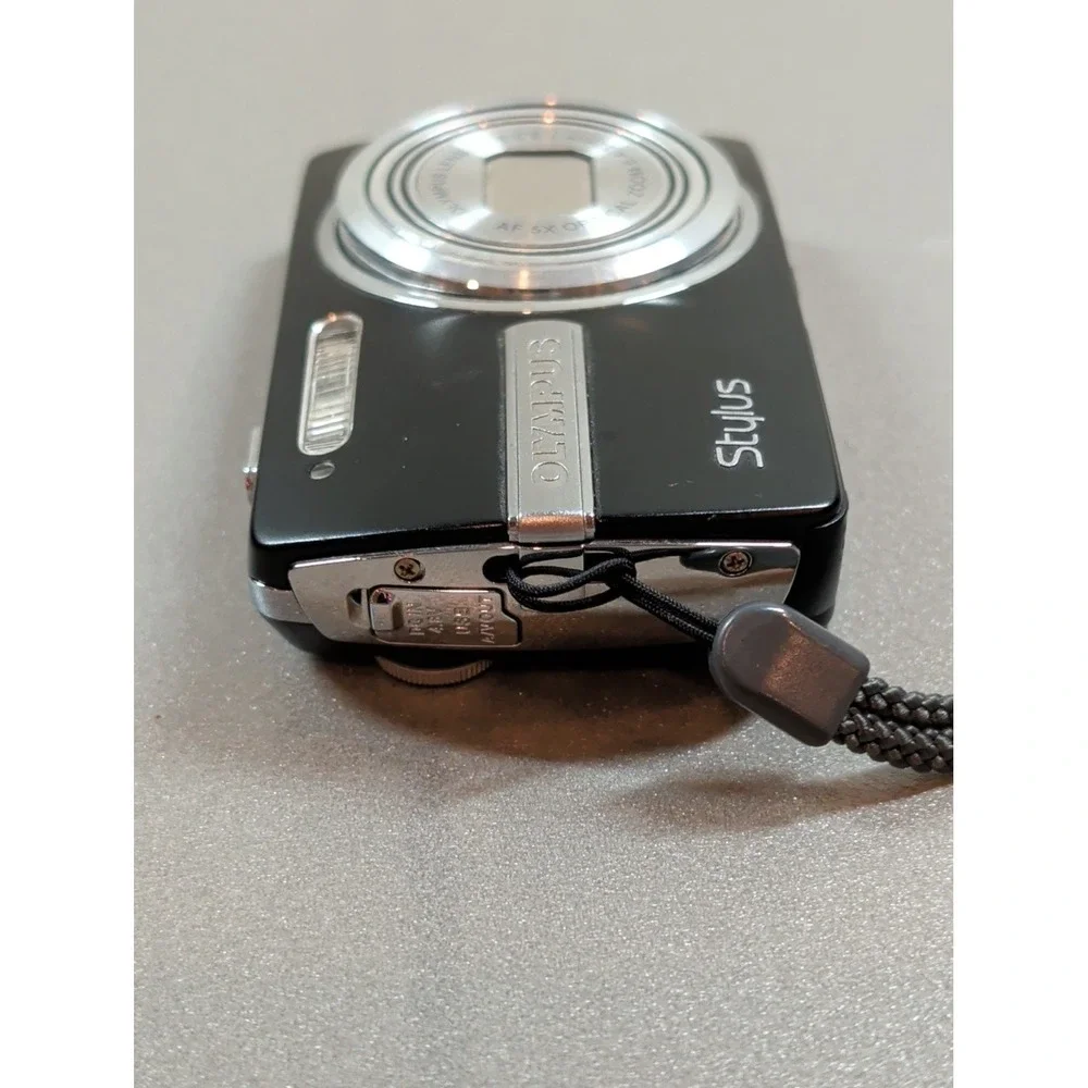 Olympus Stylus 840 8.0MP Digital Camera Black 5x Optical Zoom Kit with Case - Picture 5 of 14